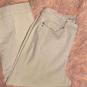 EC White Gloria Vanderbilt Jordyn Capris